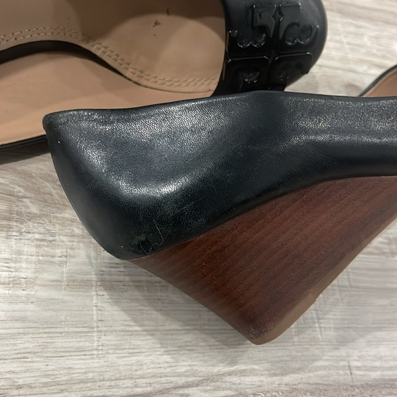 Tory Burch Black Leather Wedge Pumps Size 6 - Picture 13 of 16